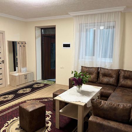 Inexpensive House Bed & Breakfast วานาดเซอร์ ภายนอก รูปภาพ
