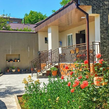 Inexpensive House Bed & Breakfast วานาดเซอร์ ภายนอก รูปภาพ