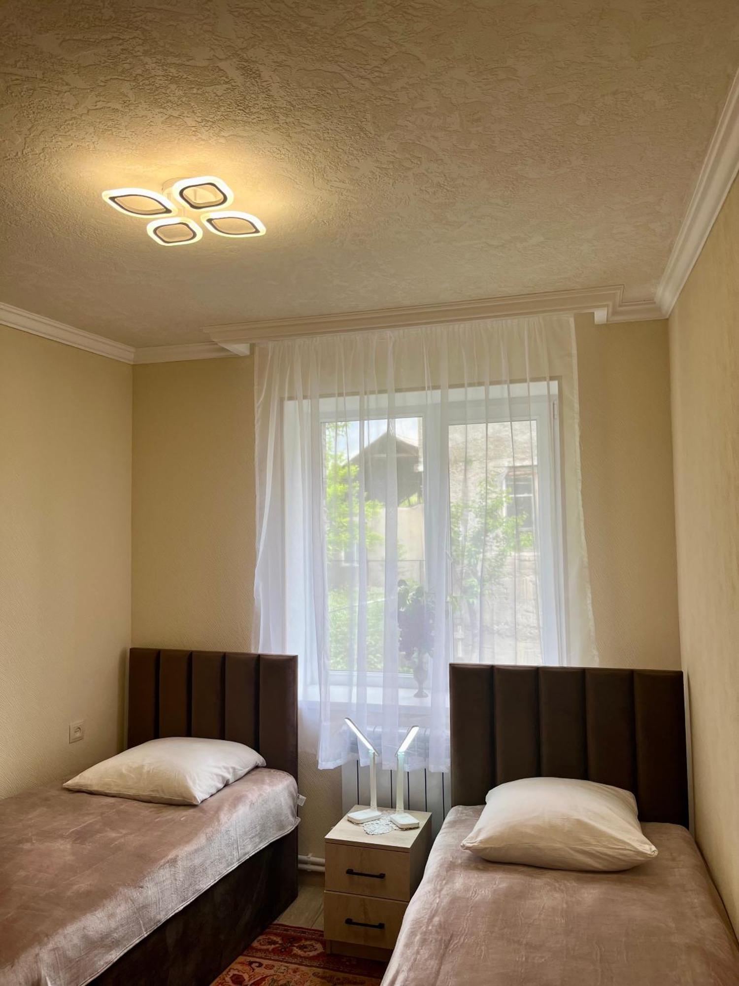 Inexpensive House Bed & Breakfast วานาดเซอร์ ภายนอก รูปภาพ
