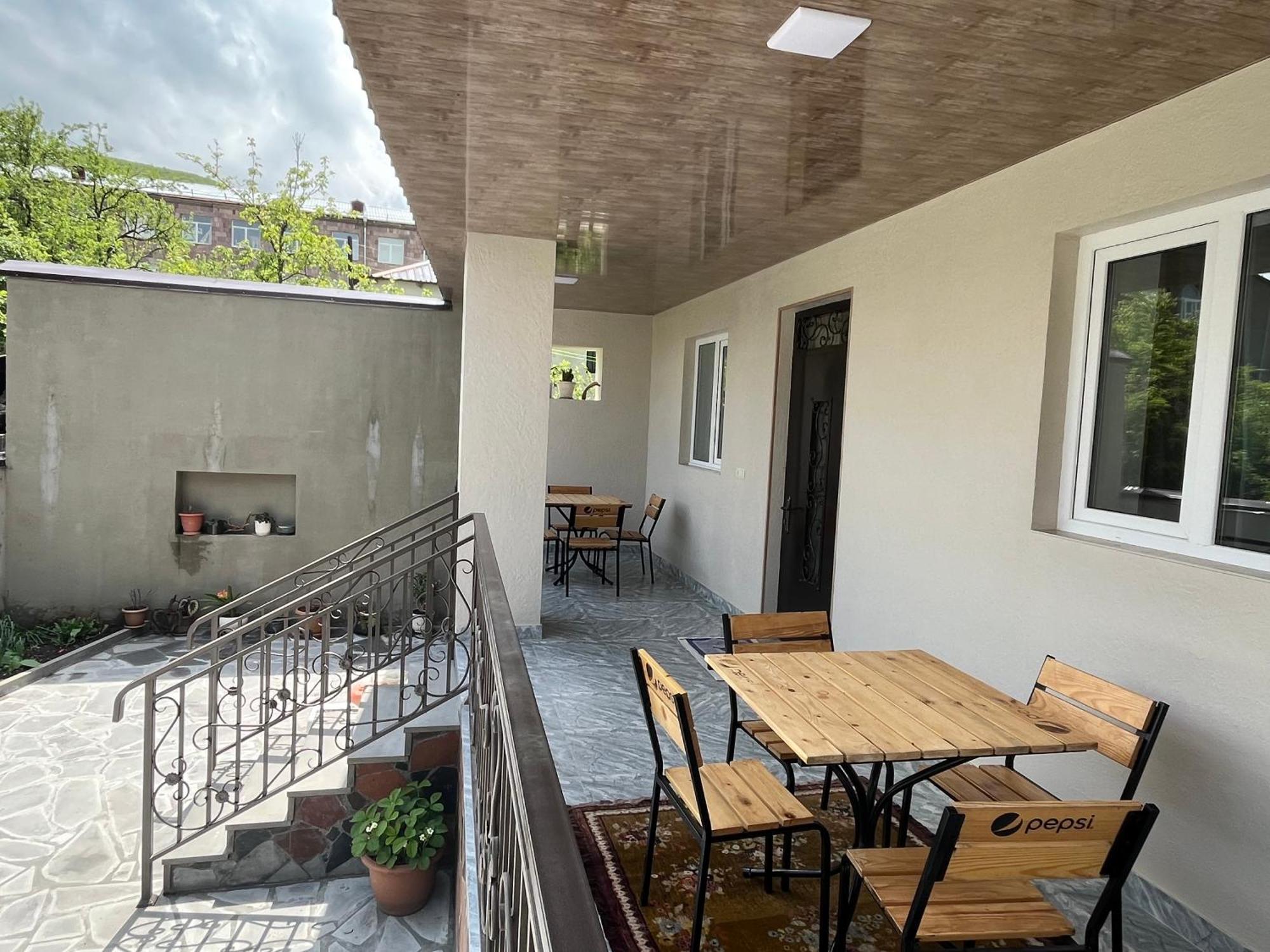 Inexpensive House Bed & Breakfast วานาดเซอร์ ภายนอก รูปภาพ