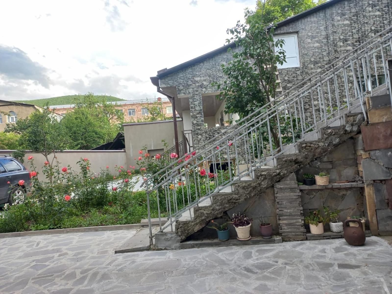 Inexpensive House Bed & Breakfast วานาดเซอร์ ภายนอก รูปภาพ